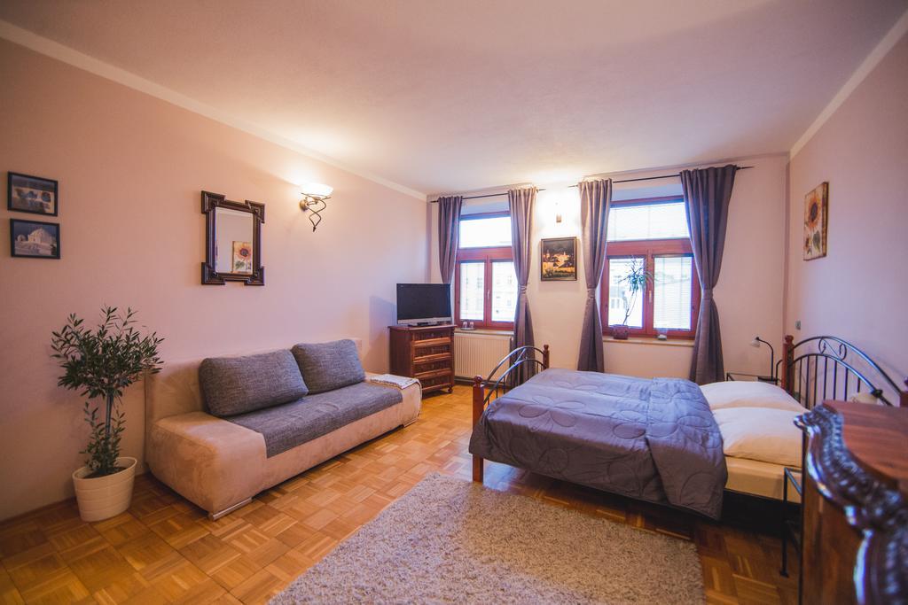 Penzion U Papousku Jindřichŭv Hradec Exteriör bild