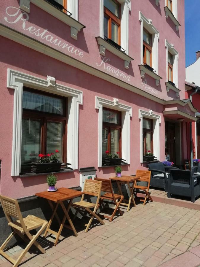 Penzion U Papousku Jindřichŭv Hradec Exteriör bild